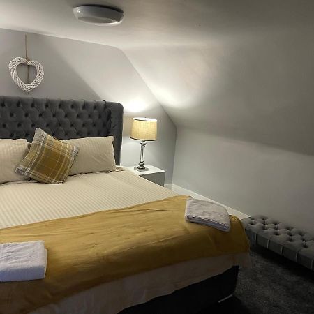 Commercial Hotel Insch Kültér fotó