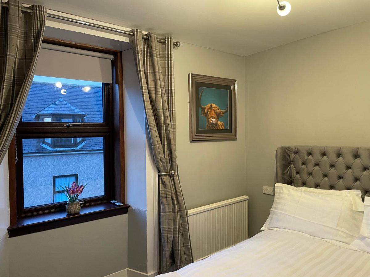 Commercial Hotel Insch Kültér fotó