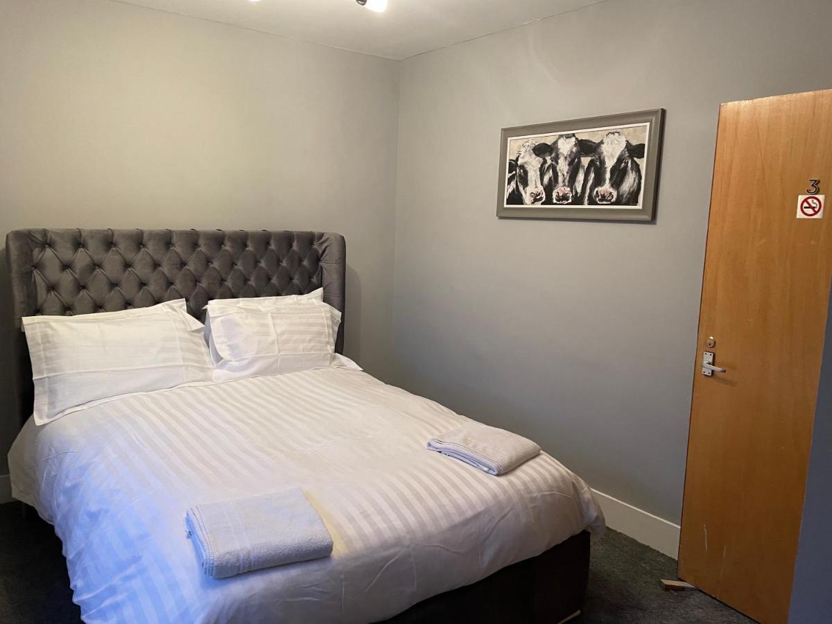 Commercial Hotel Insch Kültér fotó