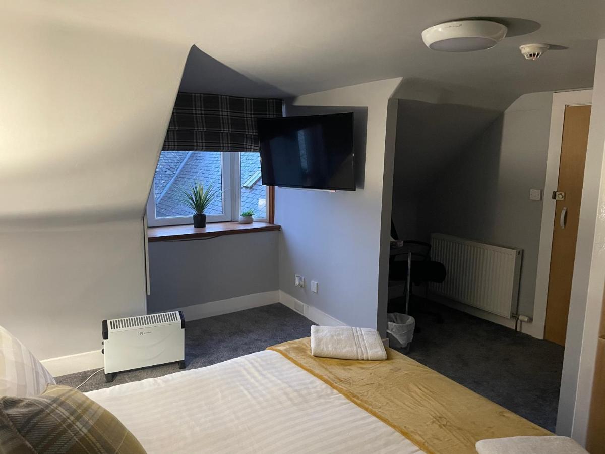 Commercial Hotel Insch Kültér fotó