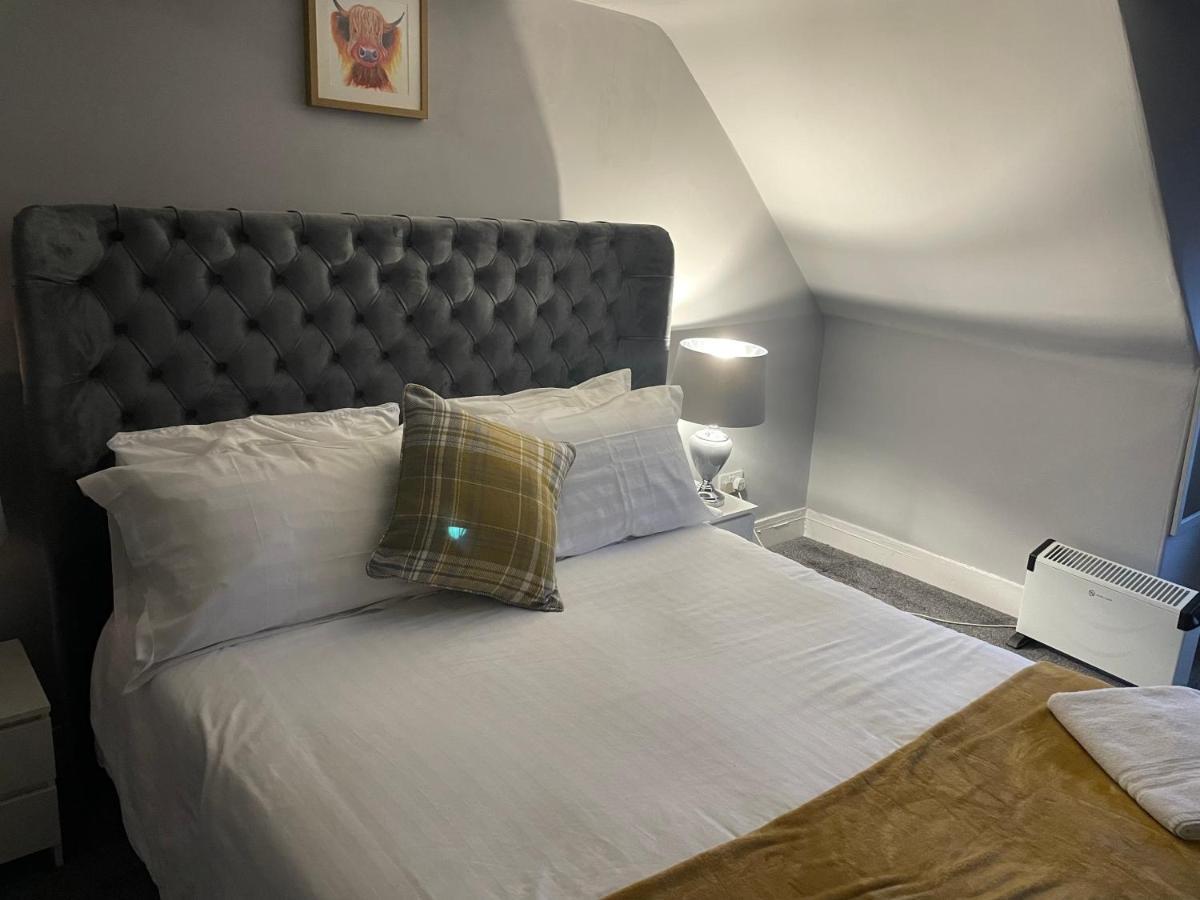 Commercial Hotel Insch Kültér fotó